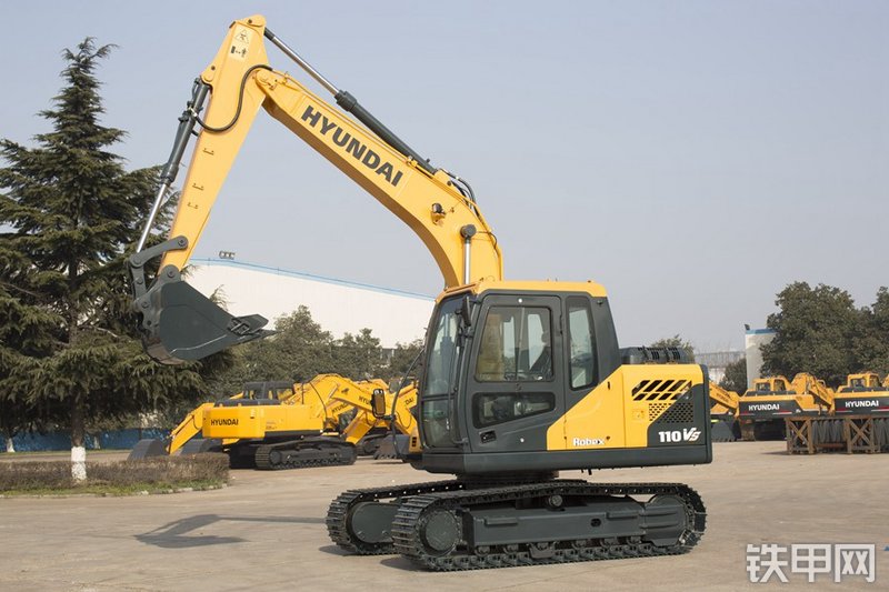 现代R110VS挖掘机整机外观