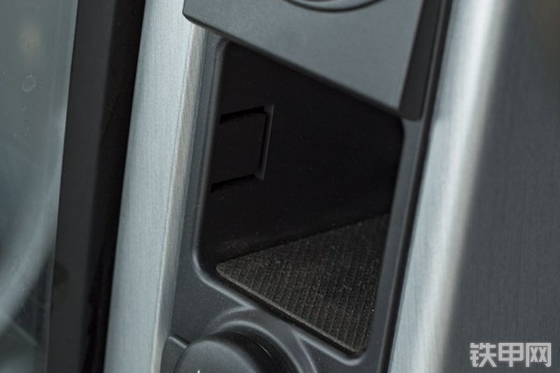 现代R210WVS挖掘机局部