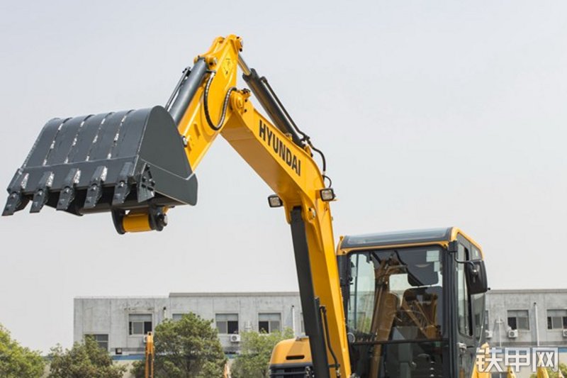 现代R60WVS挖掘机整机外观