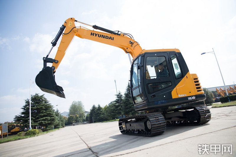 现代R75VS挖掘机整机外观