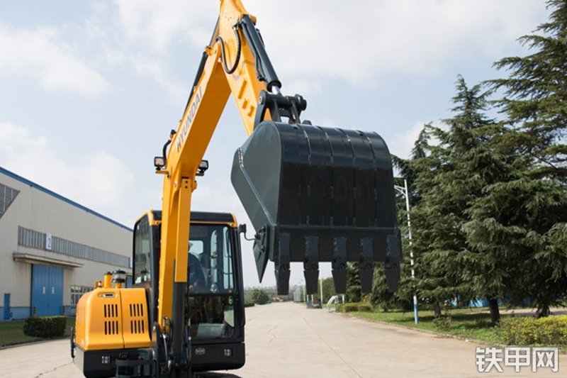 现代R 60VS挖掘机整机外观