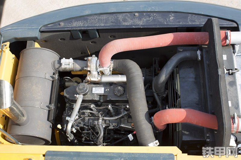 现代R110VS挖掘机局部