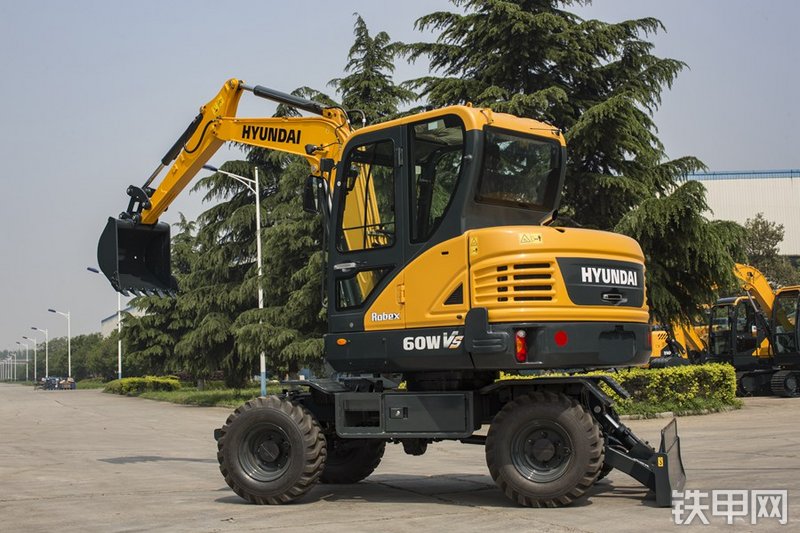 现代R60WVS挖掘机整机外观