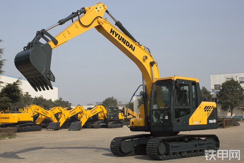 现代R110VS挖掘机整机外观