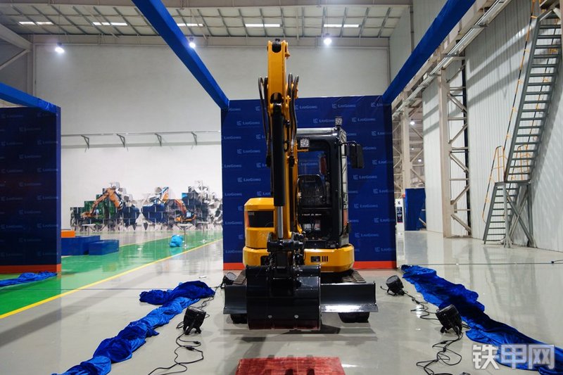 柳工CLG9035E挖掘机整机外观