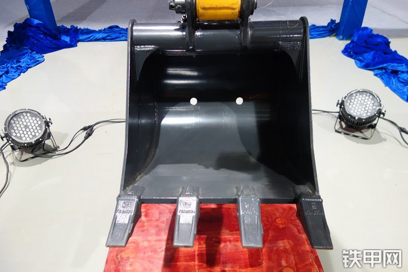 柳工CLG9035E挖掘机局部