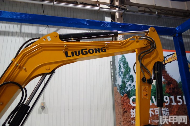 柳工CLG9035E挖掘机局部