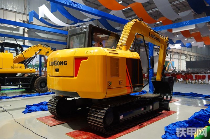 柳工CLG908E挖掘机整机外观