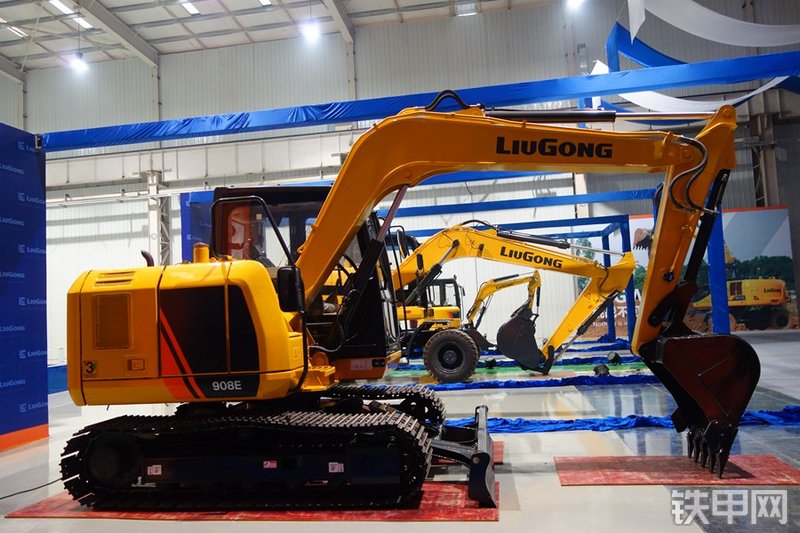 柳工CLG908E挖掘机整机外观