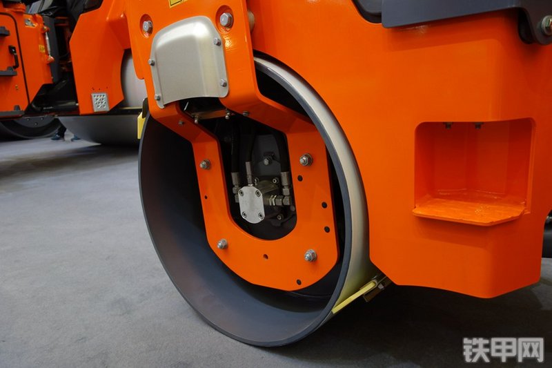 悍马HD10VV压路机局部