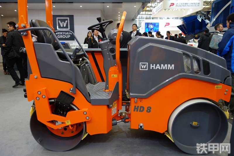 悍马HD8VV压路机整机外观