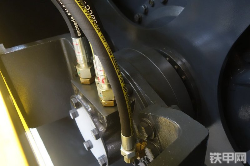 宝马格BW211D-40压路机局部