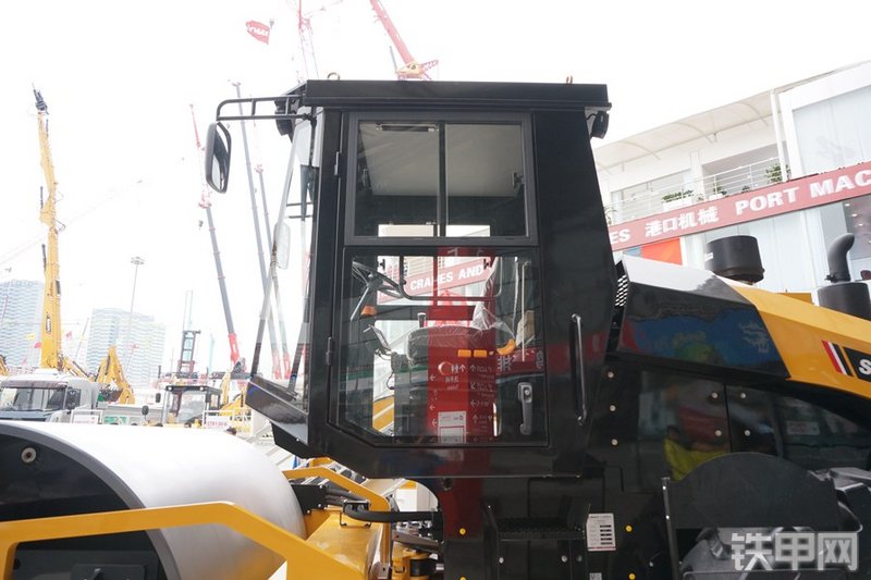 三一重工SSR200-3压路机整机外观