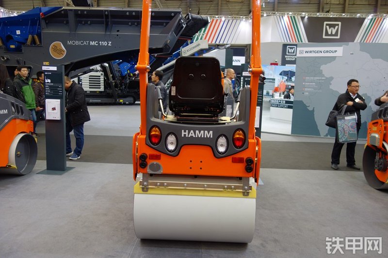 悍马HD10VV压路机整机外观