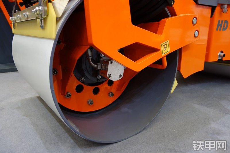 悍马HD8VV压路机局部