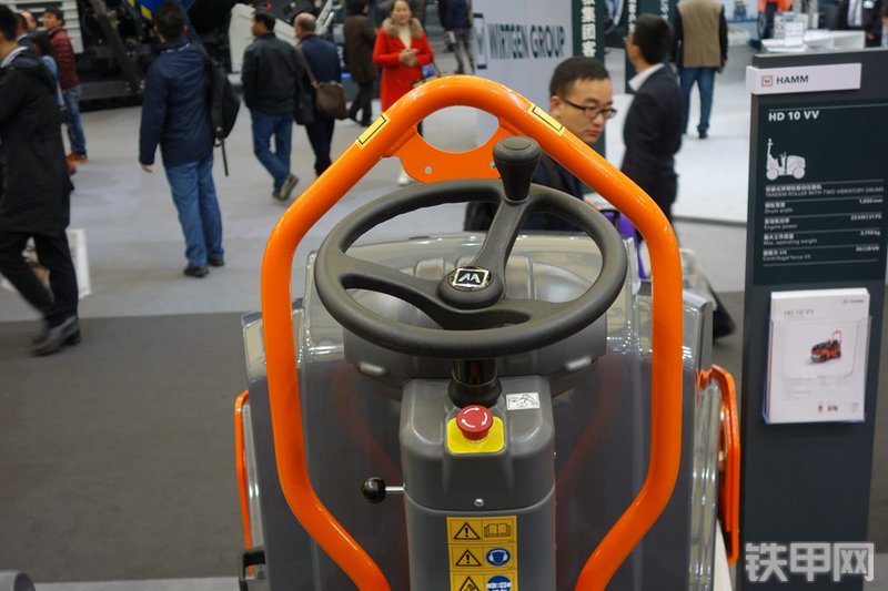 悍马HD10VV压路机局部