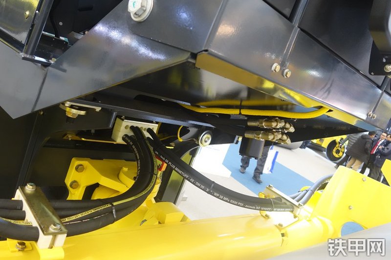 宝马格BW211D-40压路机局部