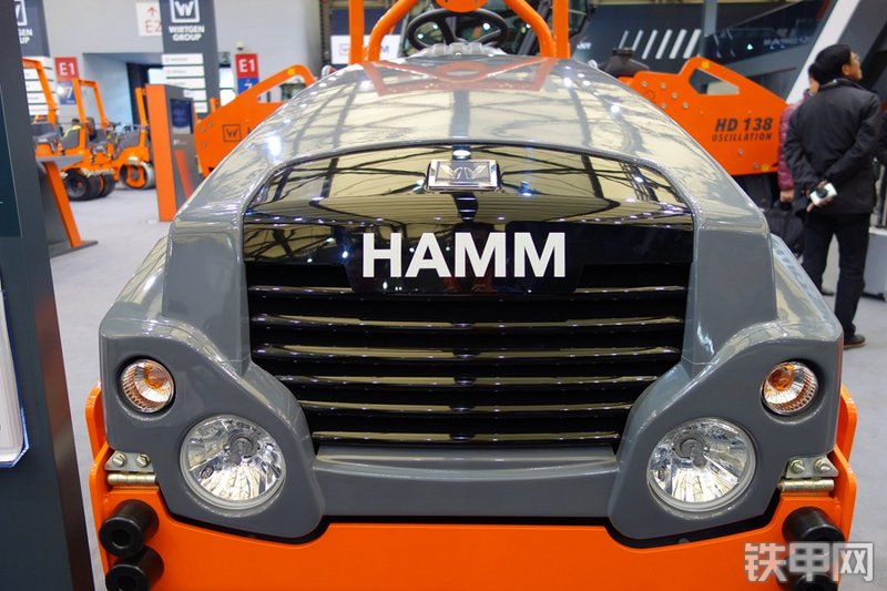 悍马HD10VV压路机局部