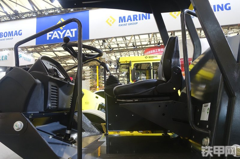 宝马格BW211D-40压路机局部