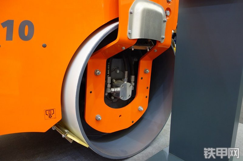 悍马HD10VV压路机局部