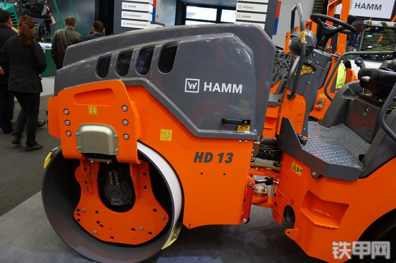 悍马HD13VT压路机整机外观