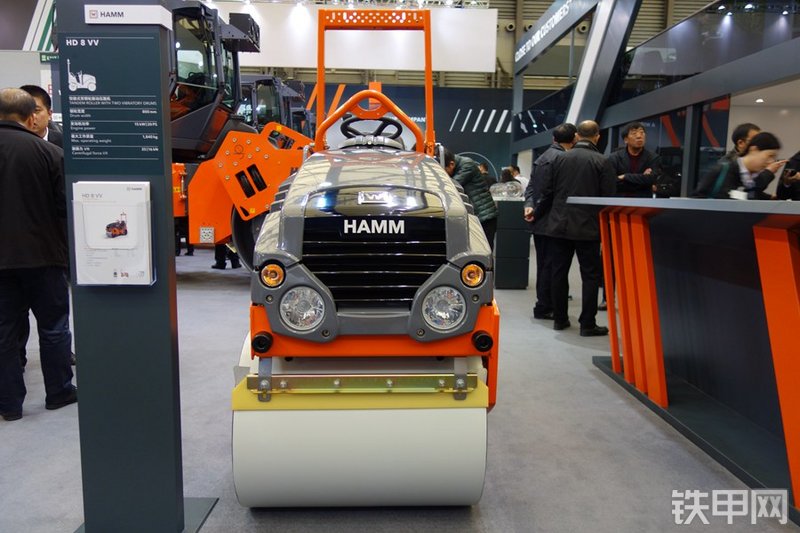 悍马HD8VV压路机整机外观