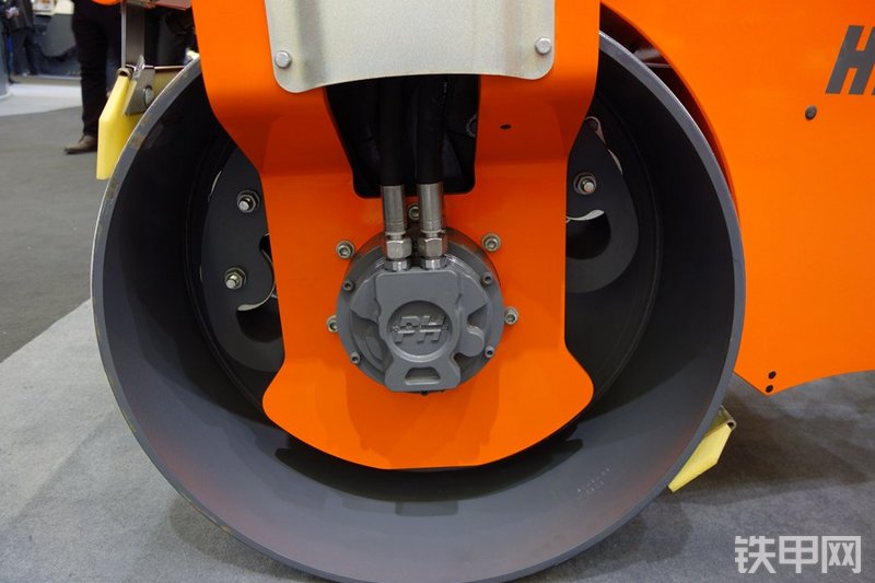 悍马HD10VV压路机局部