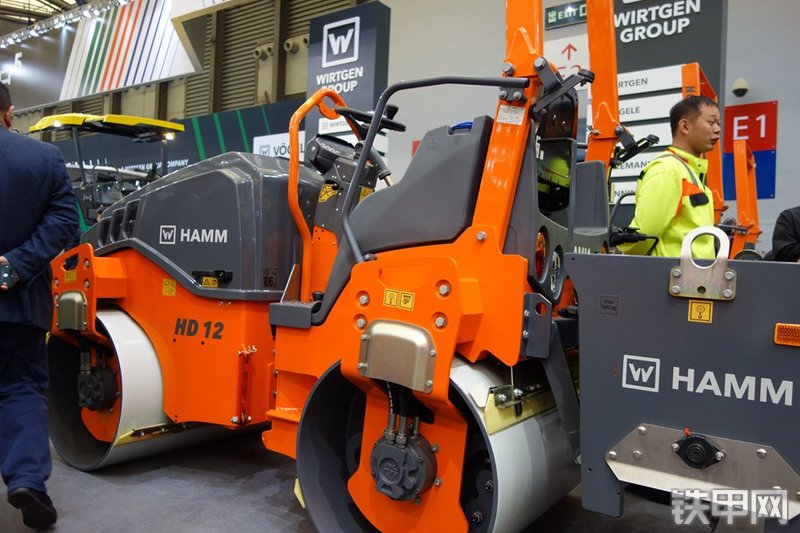 悍马HD12VV压路机整机外观