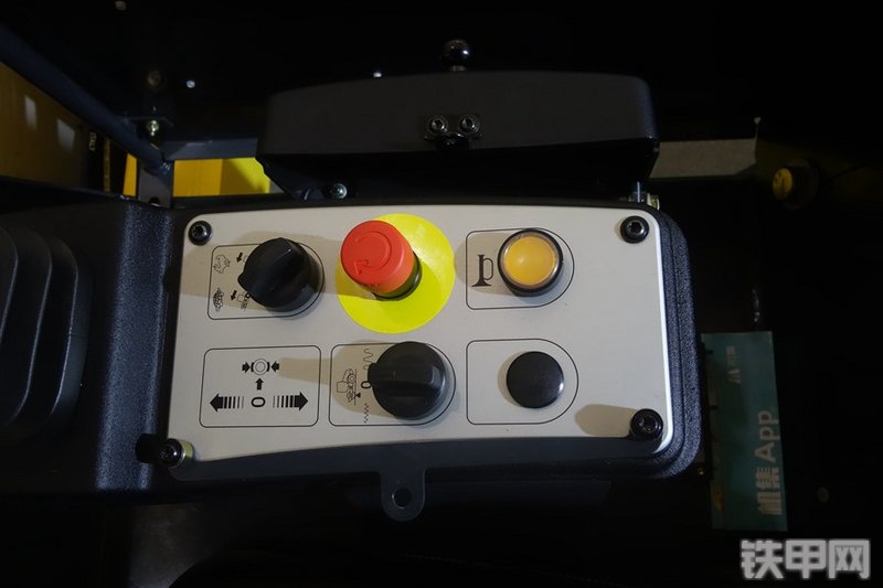 宝马格BW211D-40压路机局部