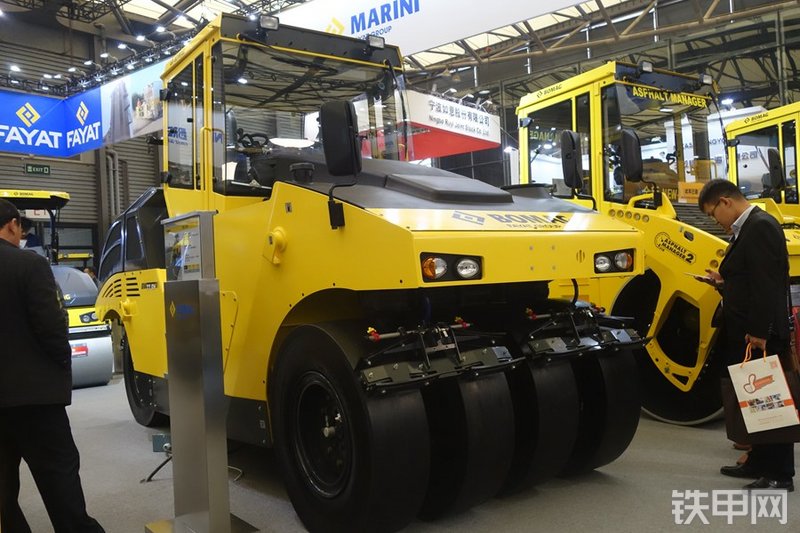 宝马格BW27RH压路机整机外观