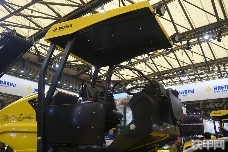 宝马格BW211D-40压路机局部