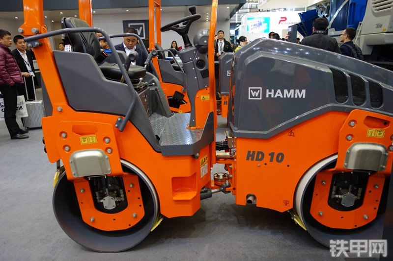 悍马HD10VV压路机整机外观