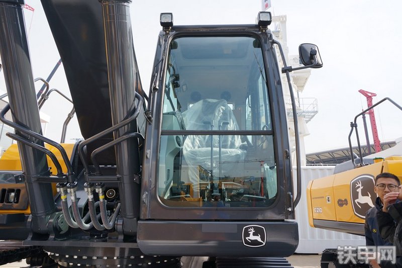 约翰迪尔E360LC挖掘机局部