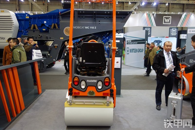 悍马HD8VV压路机整机外观