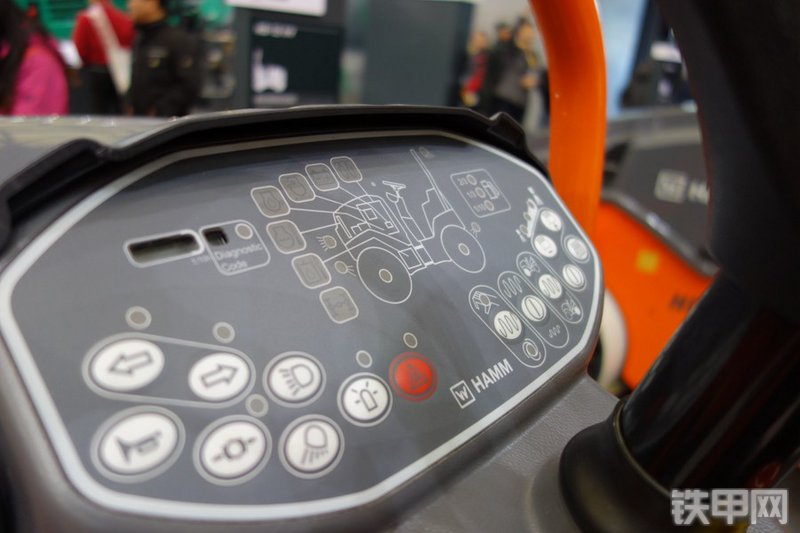 悍马HD12VV压路机局部