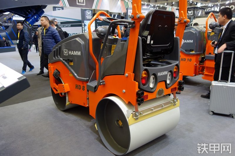 悍马HD8VV压路机整机外观