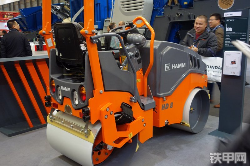 悍马HD8VV压路机整机外观