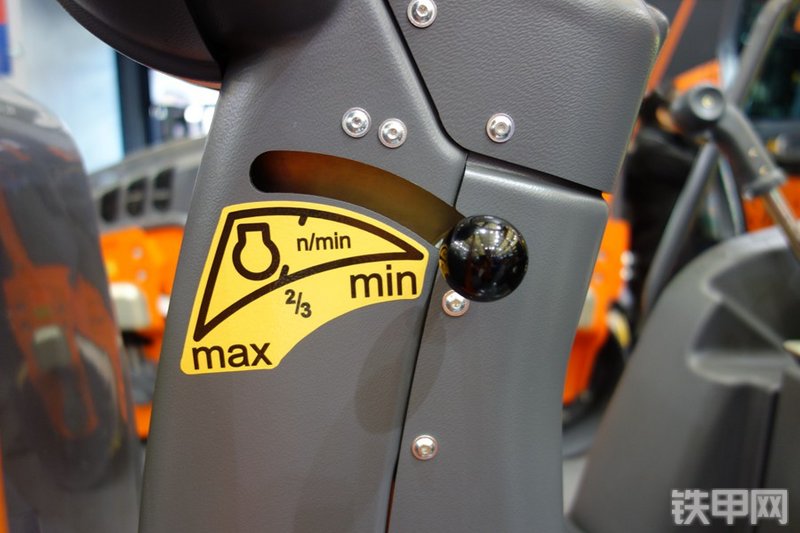 悍马HD12VV压路机局部