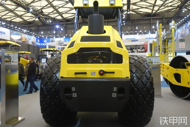 宝马格BW211D-40压路机整机外观