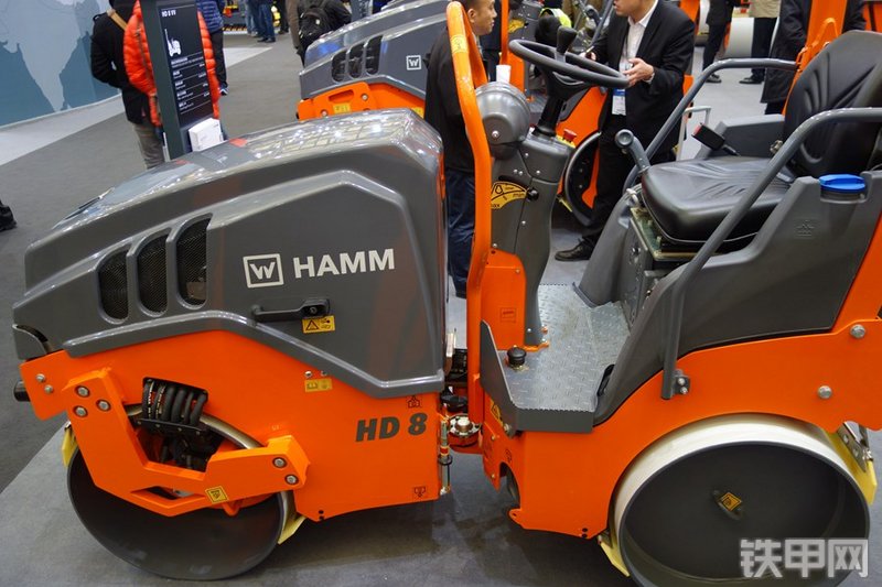 悍马HD8VV压路机整机外观