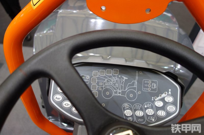 悍马HD12VV压路机局部