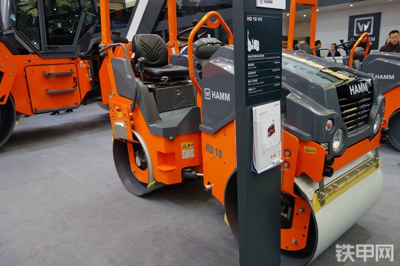 悍马HD10VV压路机整机外观