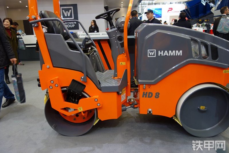 悍马HD8VV压路机整机外观