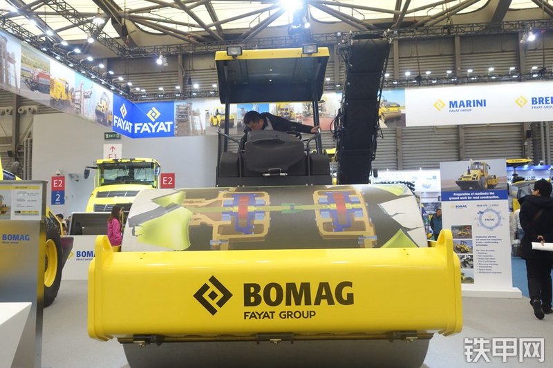 宝马格BW211D-40压路机整机外观