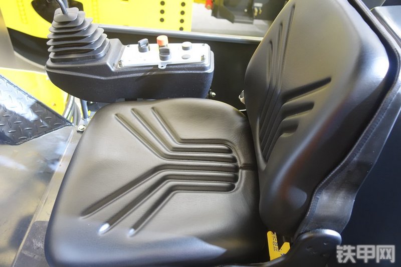 宝马格BW211D-40压路机局部