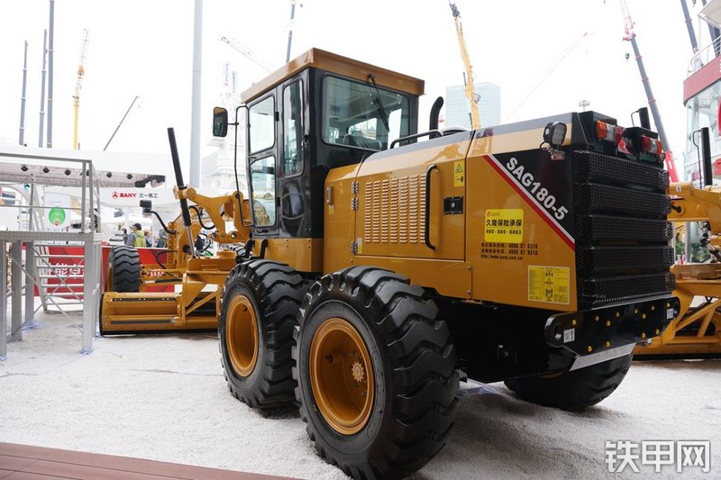 三一重工SAG180-5平地机整机外观