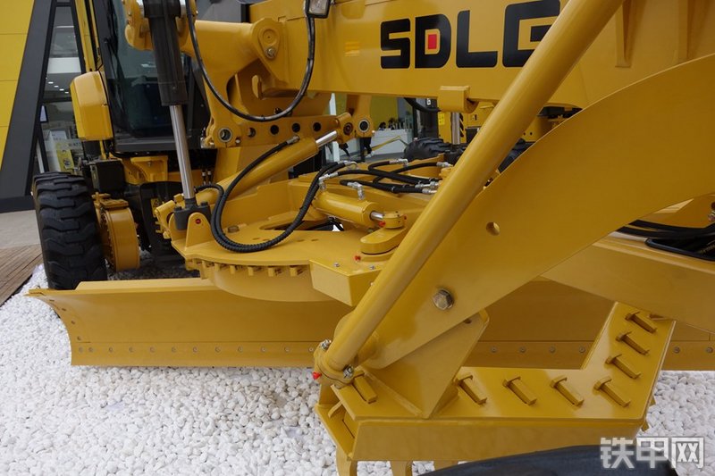 山东临工G9190平地机局部