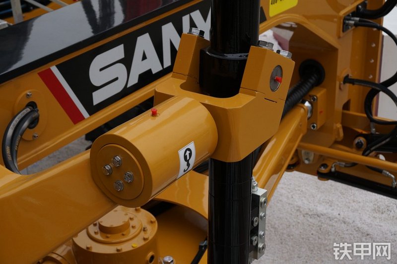 三一重工SAG180-5平地机局部