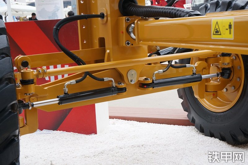 三一重工SAG180-5平地机局部