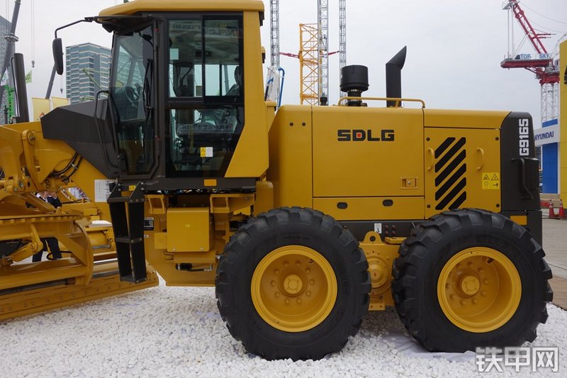 山东临工G9165平地机整机外观